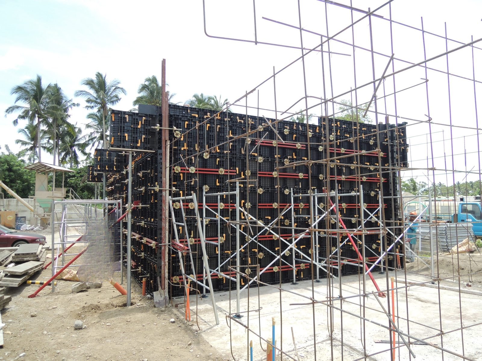 WINLONG multi-story building under construction with plastic formwork