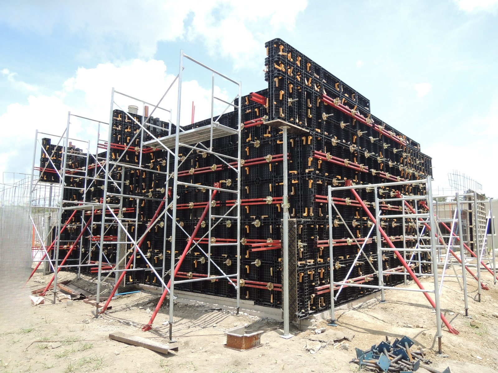 WINLONG large building with complete plastic formwork and scaffolding