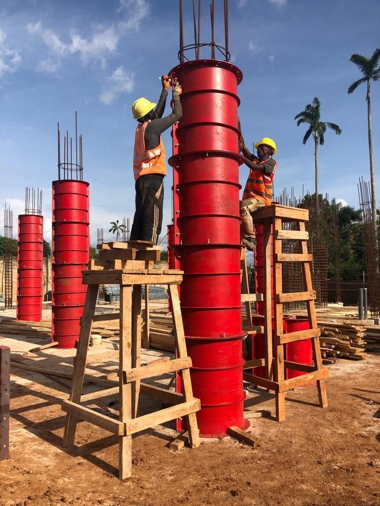 WINLONG red ABS plastic column formwork assembly on scaffolding