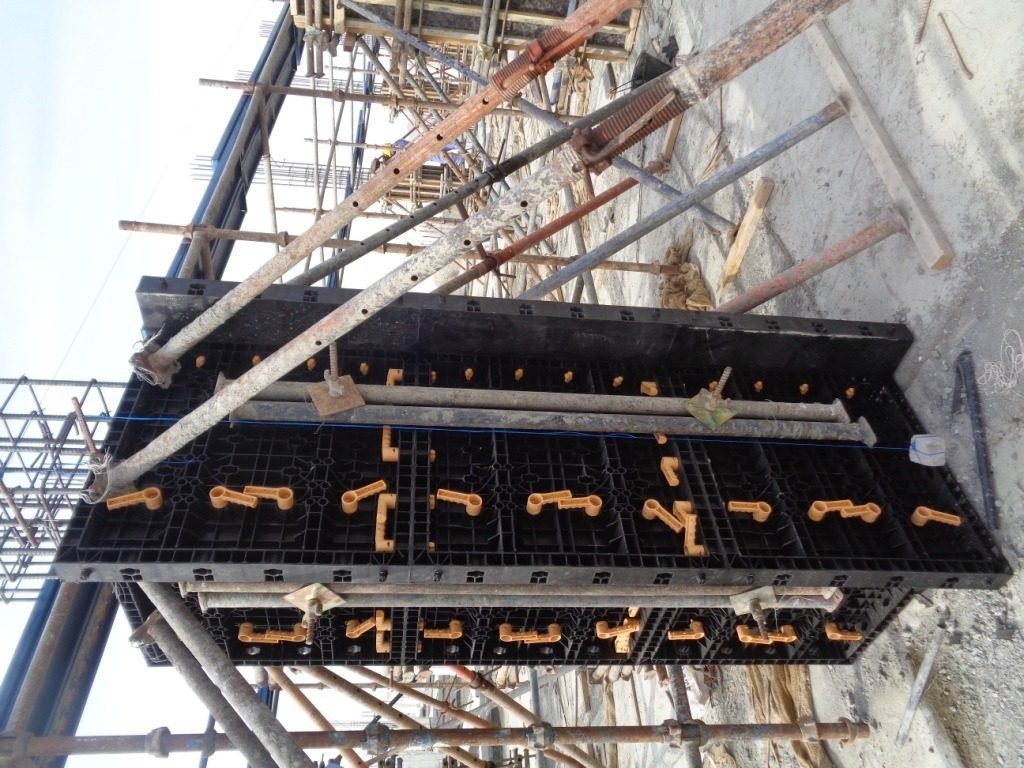 WINLONG plastic formwork panel connectors and ties close-up