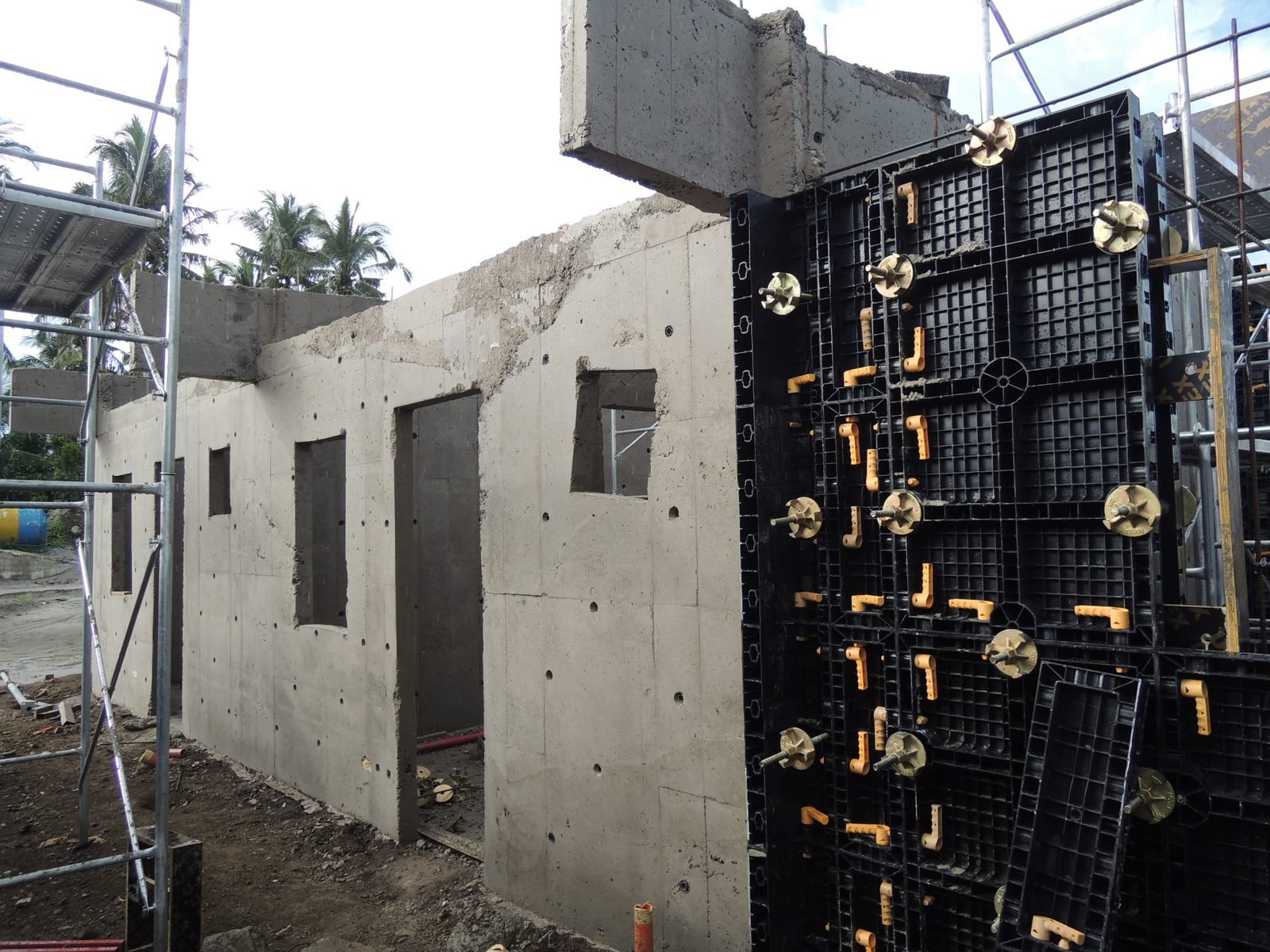 WINLONG ABS plastic formwork on residential construction site